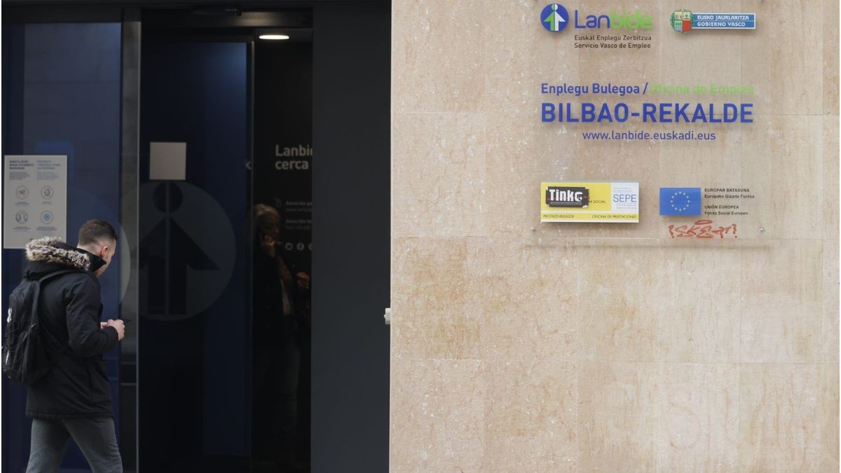 Empleo fijo en el País Vasco: Lanbide lanza 1.700 vacantes con sueldo de hasta 2.600 euros Una oficina de empleo Lanbide en el País Vasco.