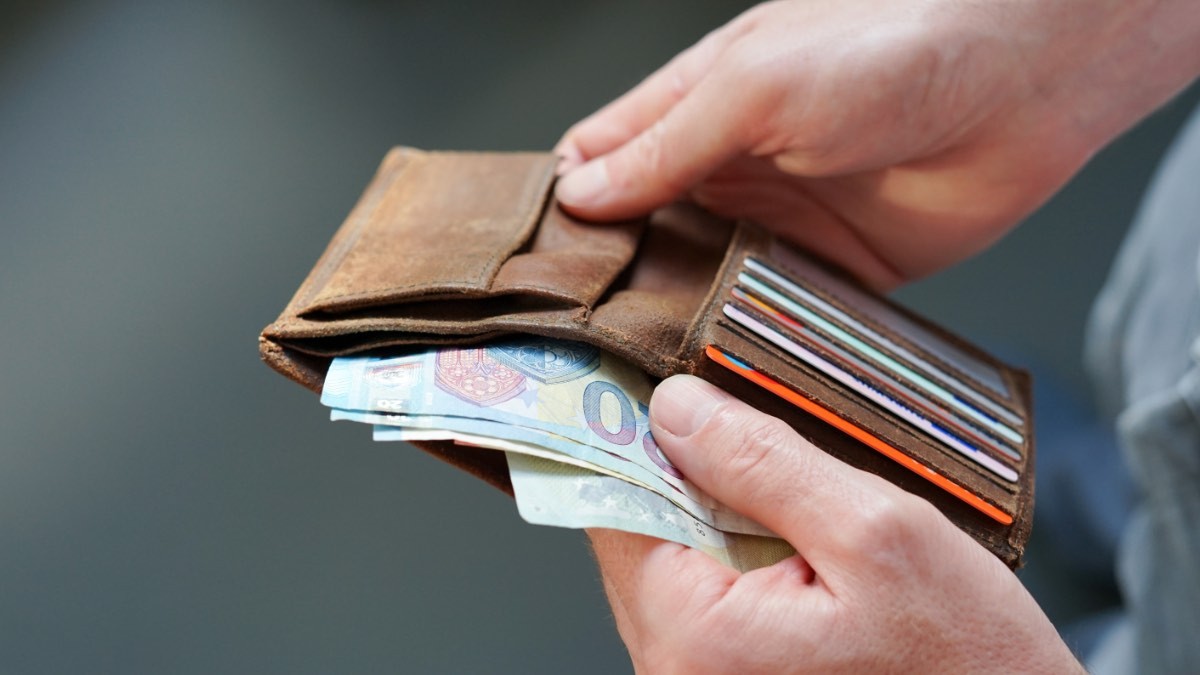 Recorte a las nóminas: el impuesto que sube en 2024 y te bajará el sueldo