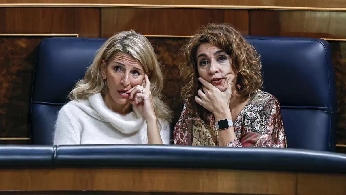 Yolanda Díaz y María Jesús Montero, ministras de Trabajo y Función Pública, de izquierda a derecha
