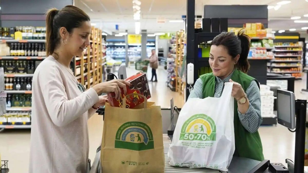 Una cajera de Mercadona Una cajera de Mercadona