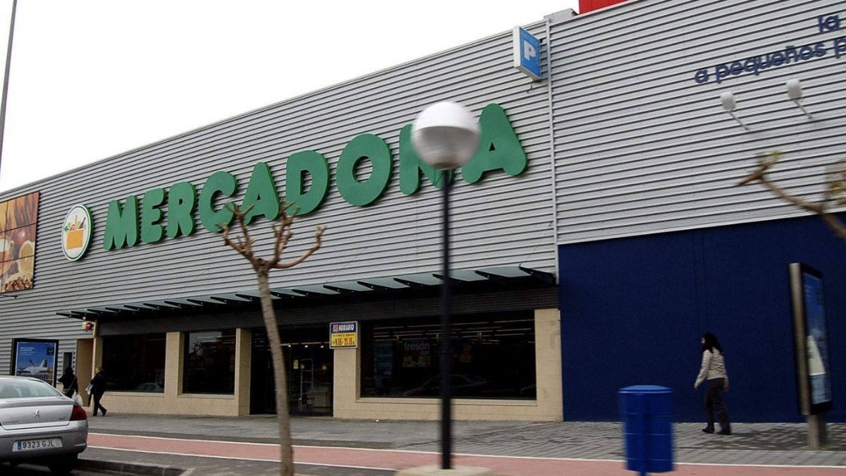 Mercadona busca personal para este trabajo con sueldo de hasta 6.500 euros Fachada de un supermercado Mercadona.