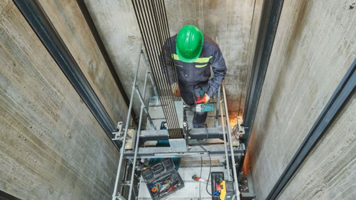 técnico mantemiento de ascensores