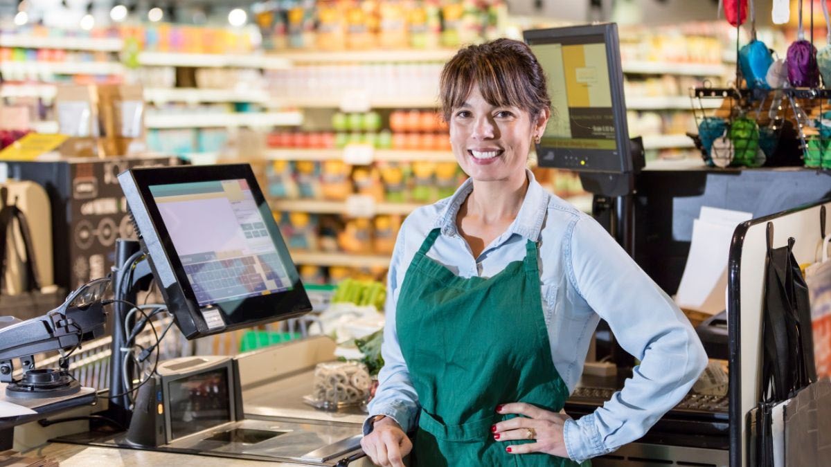 Ofertas de empleo para hoy 13 de febrero sin experiencia y salarios de hasta 26.000 euros cajera de supermercado