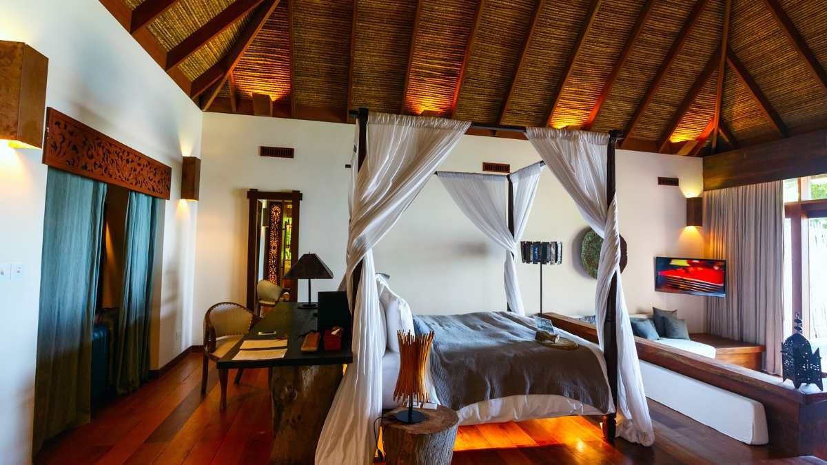 Se vende casa rural de ensueño: ¿cuánto cuesta una de estas viviendas lista para funcionar? Habitación de una casa rural