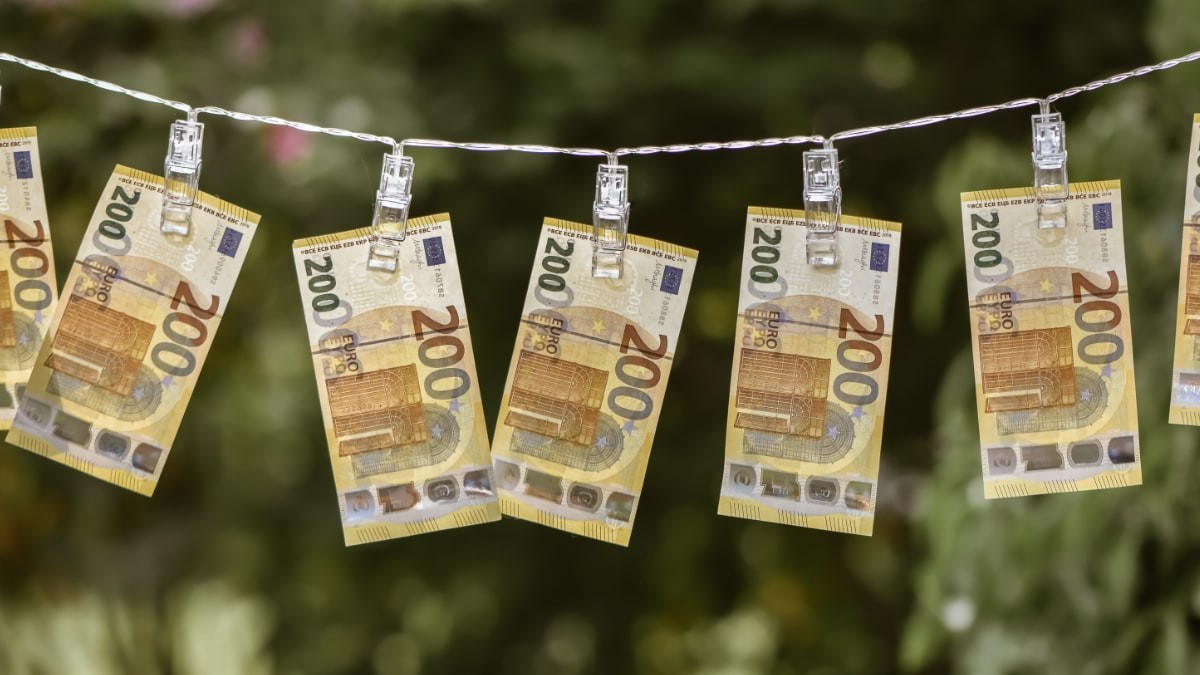 varios billetes de 200 euros