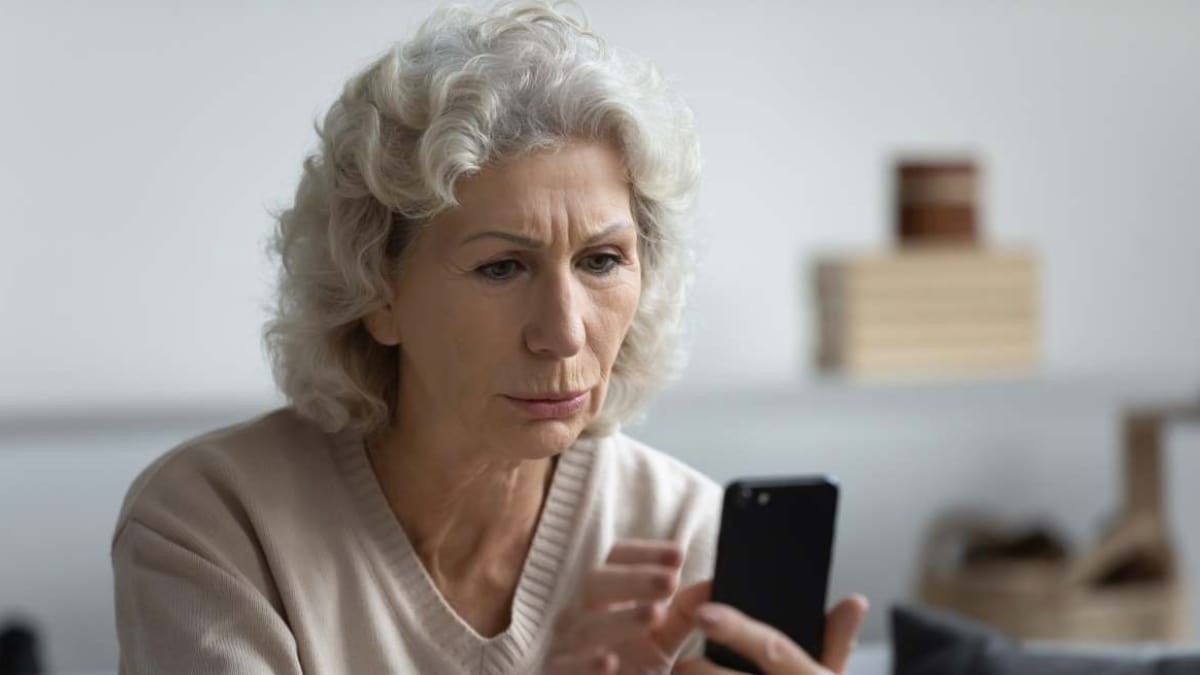 ¿Cuál es la pensión de jubilación que puedo cobrar con un sueldo de 1.400 euros? mujer pensionista consulta jubilación movil