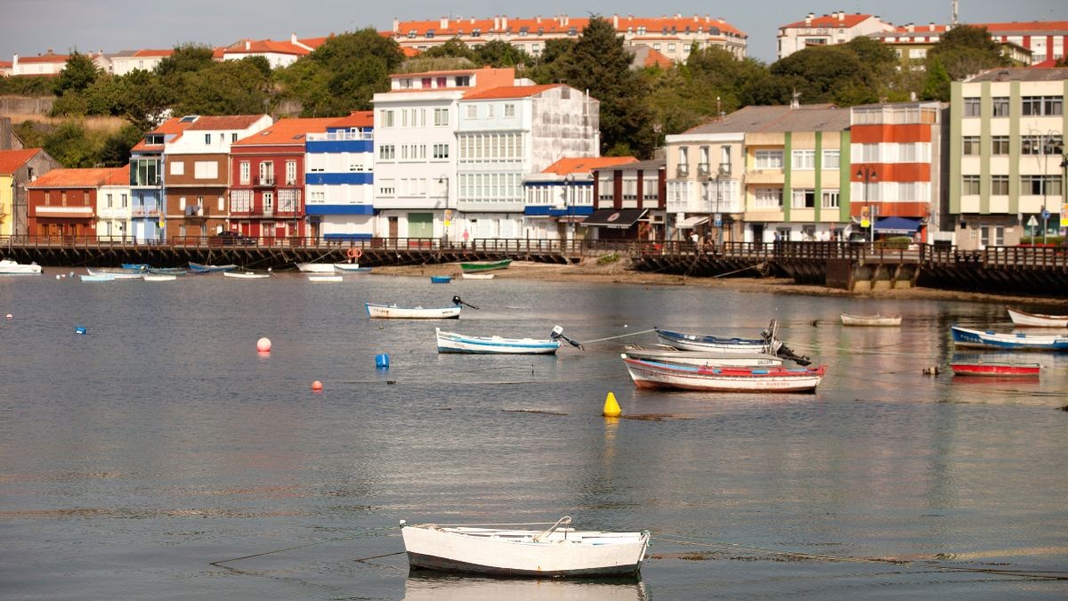 Uno de los pueblos pesqueros más bonitos del norte necesita trabajadores sólo con Secundaria El municipio de Mugardos, en A Coruña.