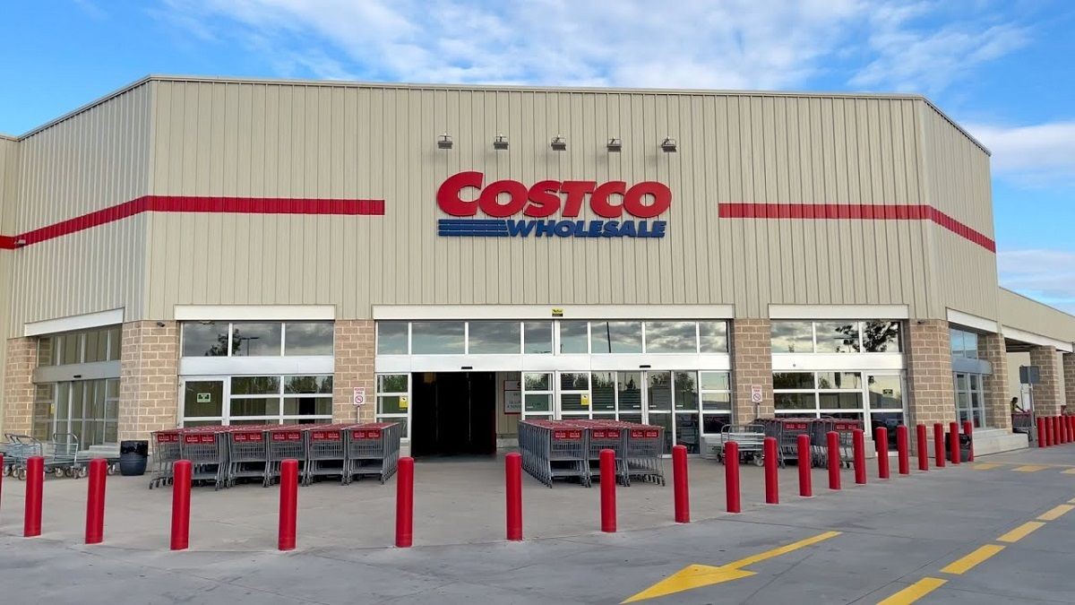Imagen de una fachada de Costco.