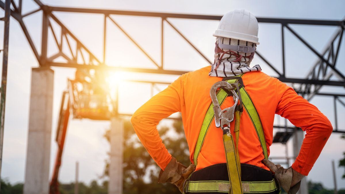 Día Mundial de la Salud y Seguridad en el Trabajo Obrero en su trabajo