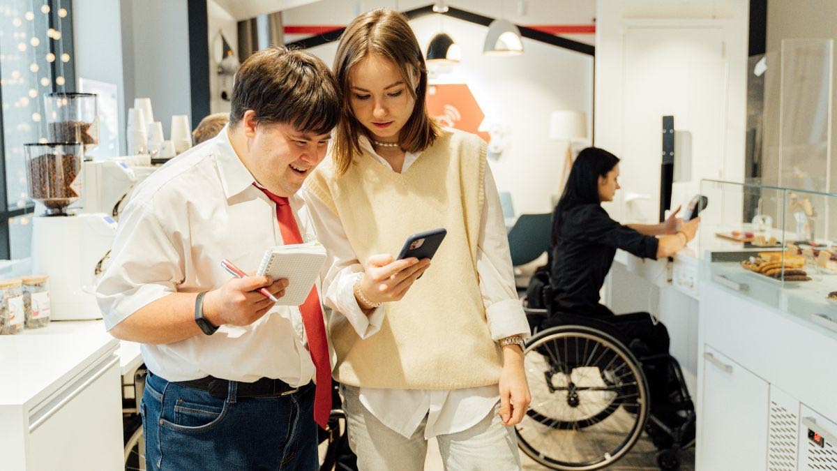 joven con discapacidad en el trabajo