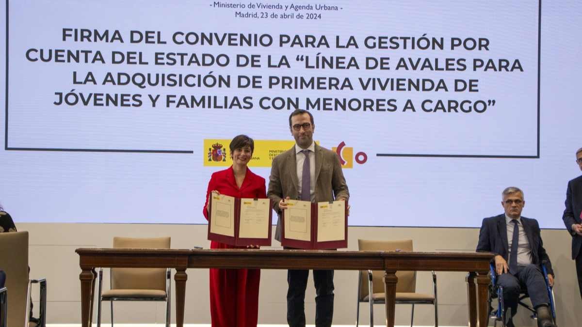 La ministra de Vivienda y Agenda Urbana, Isabel Rodríguez, y el ministro de Economía, Comercio y Empresa, Carlos Cuerpo,