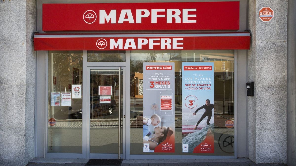 Mapfre necesita comerciales sin experiencia y ofrece un “futuro estable” con sueldo de 1.750 euros Una oficina de seguros de Mapfre.