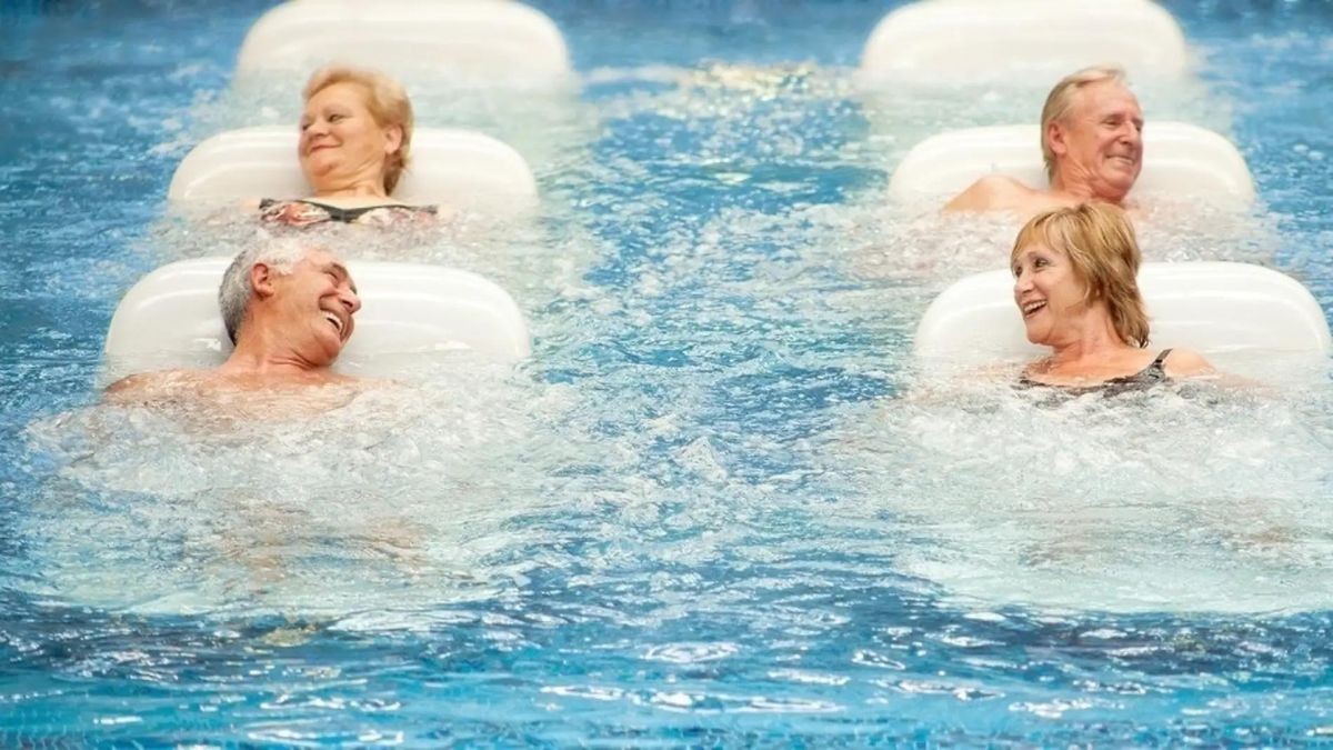Un grupo de jubilados en un spa.
