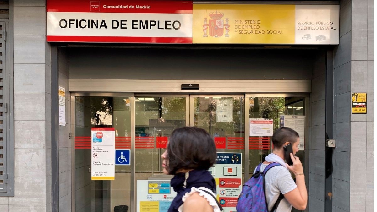 Oficina de empleo en Madrid, junto a una del SEPE. Una oficina de empleo en Madrid, junto a una del SEPE.