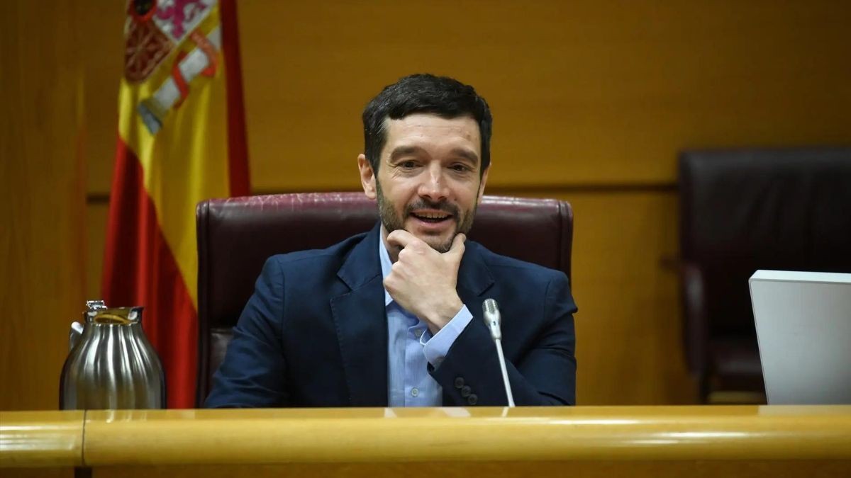 Ministro de Consumo, Pablo Bustinduy, durante una comparecencia.