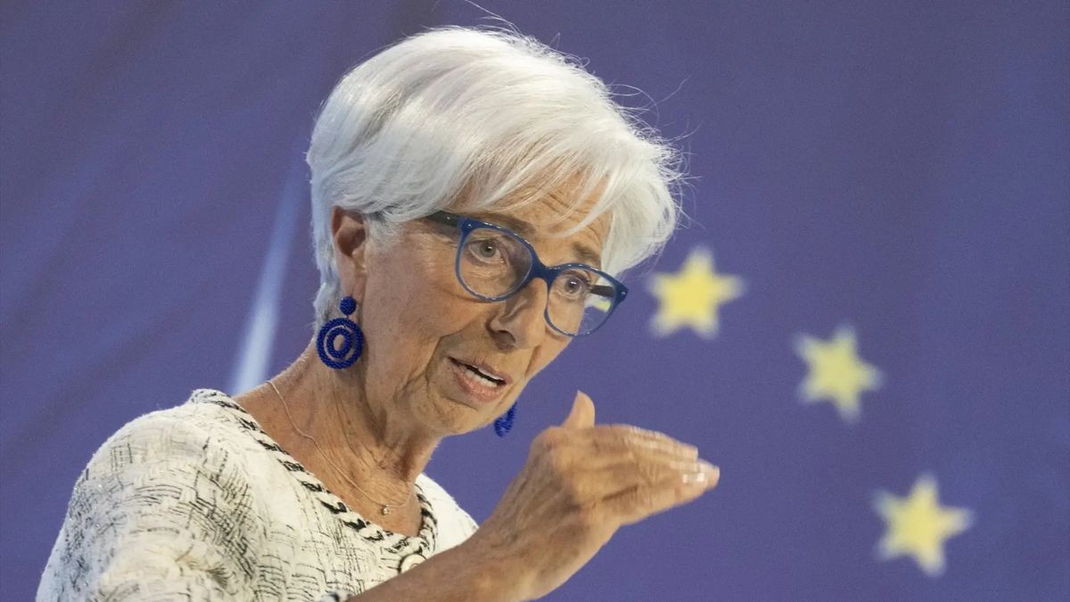 La presidenta del BCE, Christine Lagarde, gesticulando