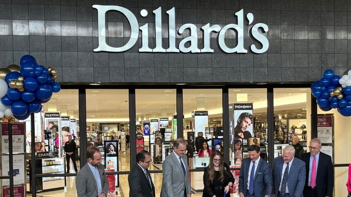 Una cadena de grandes almacenes con 86 años de historia supera a Tesla, Apple y Microsoft Inauguración de una tienda Dillard's en Estados Unidos.