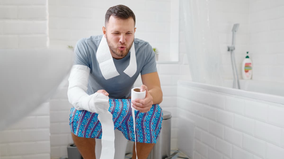 Un hombre con estreñimiento