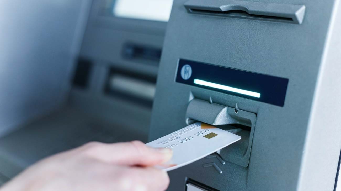 Ahorra hasta 240 euros en el pago de comisiones a tu banco Ahorra hasta 240 euros en el pago de comisiones a tu banco
