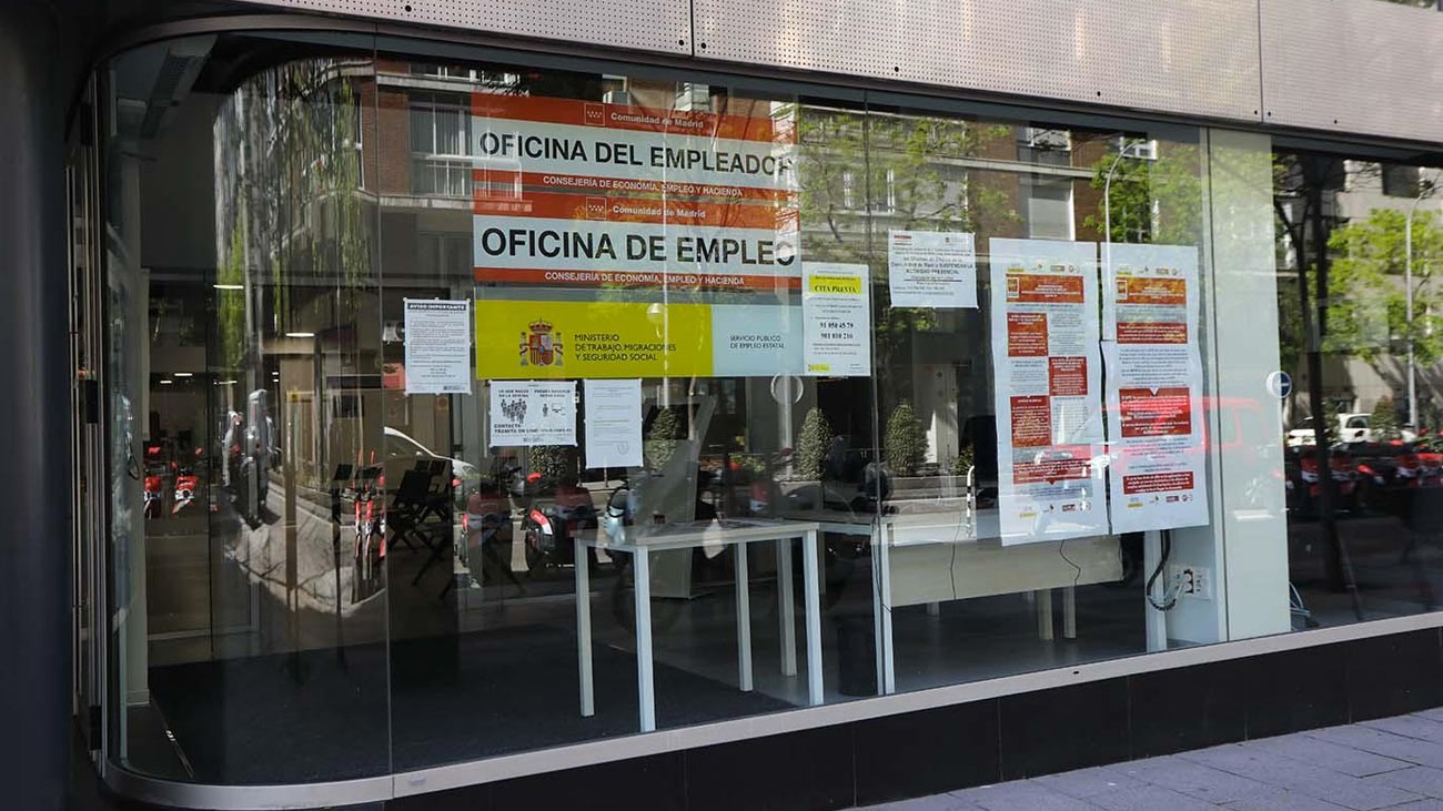 Trabajadores en ERTE no cobrarán su prestación por desempleo en noviembre por errores de sus empresas