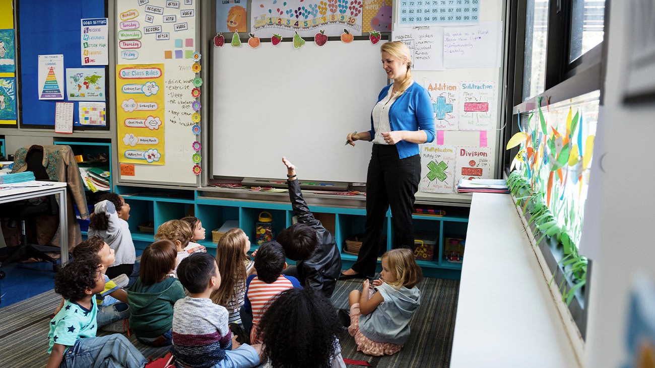 Convocatoria bolsa restringida en Andalucía para un empleo público como maestro