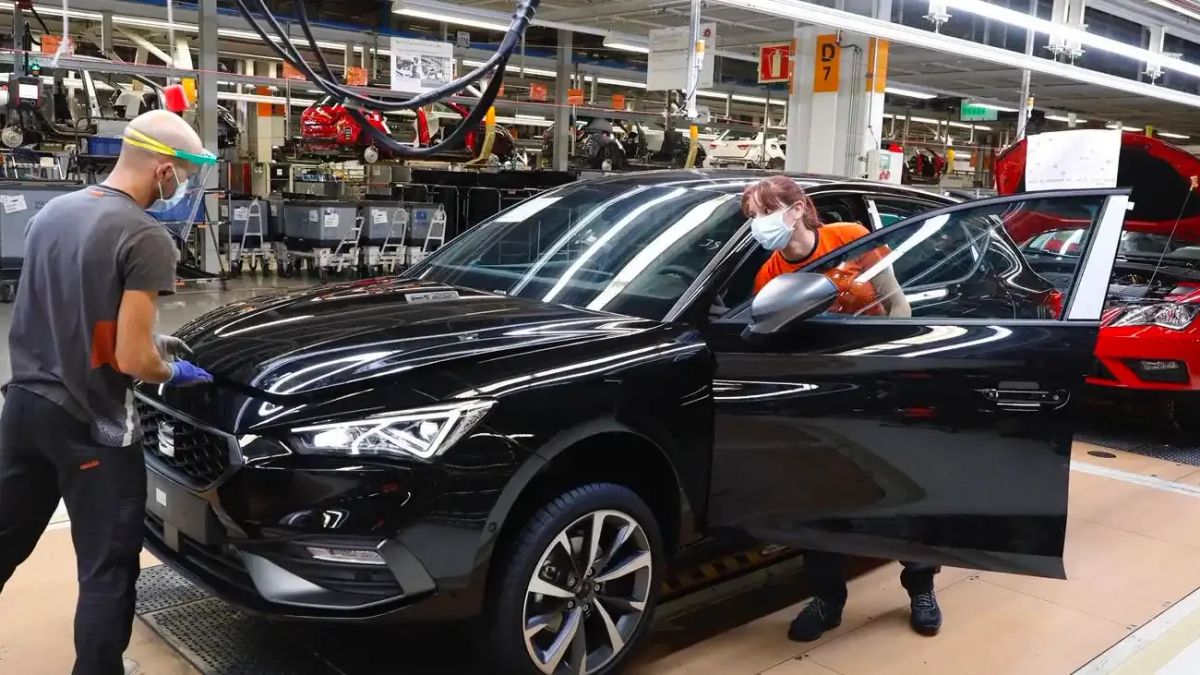 Seat busca 28 profesionales y creará 500 empleos para jóvenes Seat busca 28 profesionales y creará 500 empleos para jóvenes