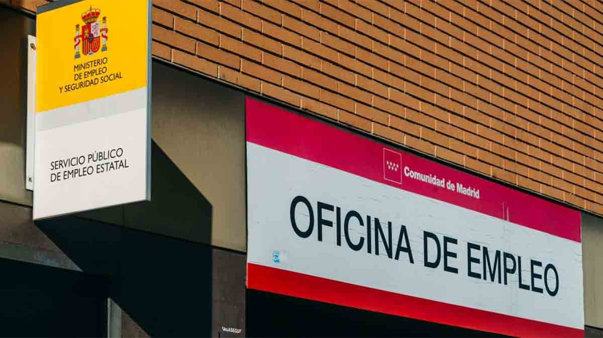 La tasa de paro en el primer trimestre del año es del 16%, con 137.000 empleos menos La tasa de paro en el primer trimestre del año es del 16%, con 137.000 empleos menos