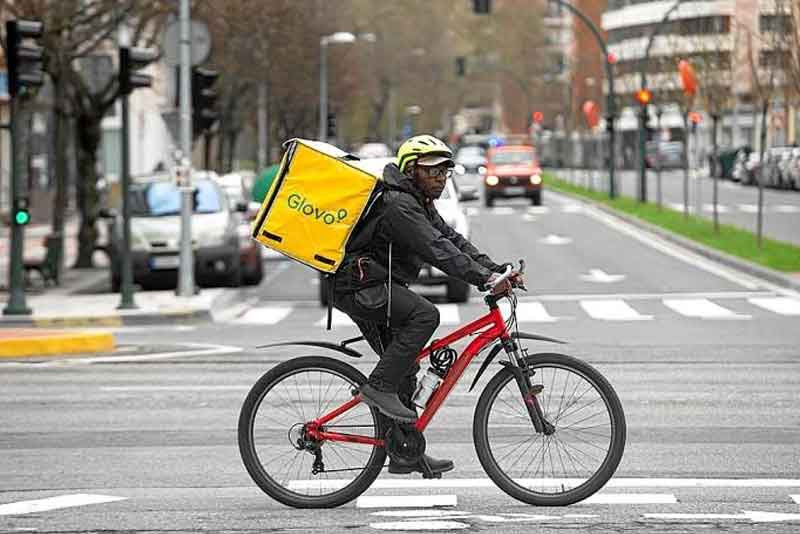 empleado (rider) trabajando como falso autónomo
