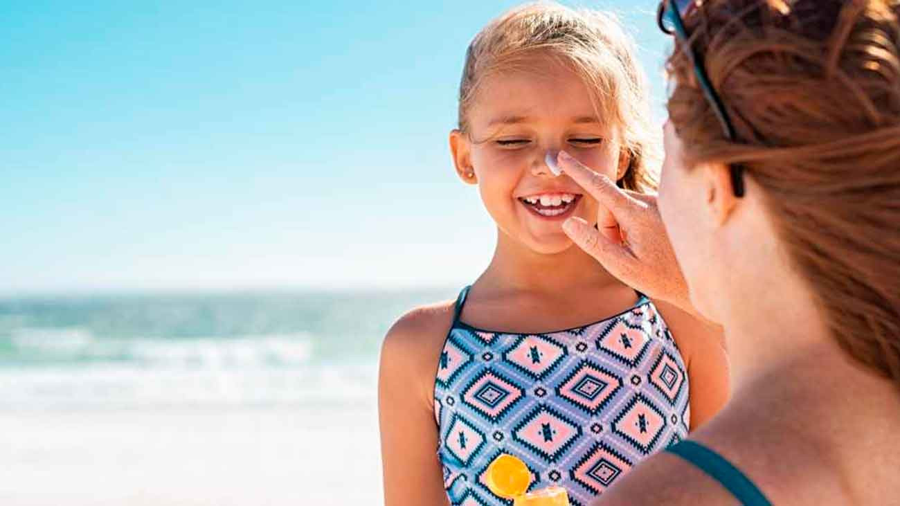 Los protectores solares en spray y barra más vendidos para este verano