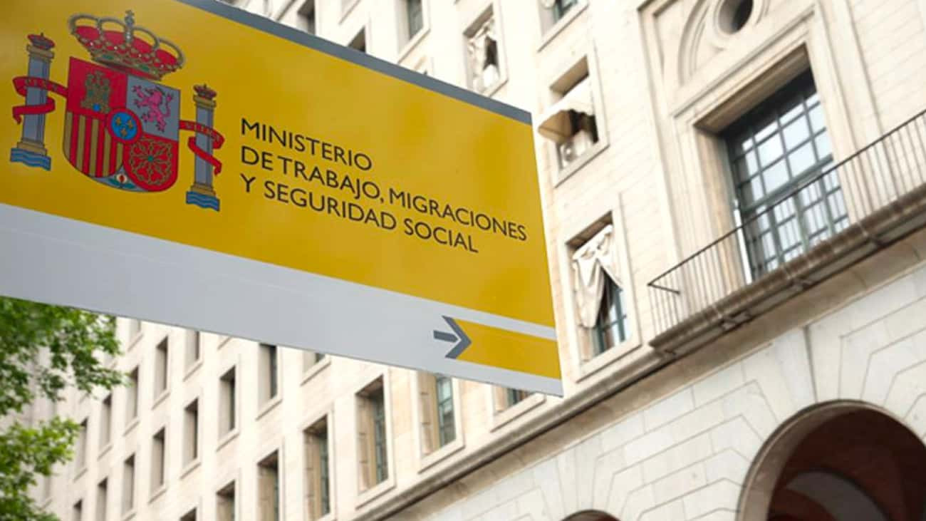 Cartel del Ministerio de Trabajo, Migraciones y Seguridad Social