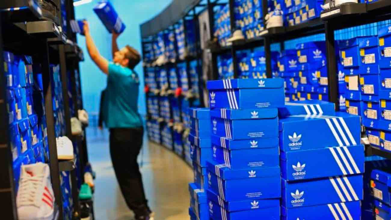 empleado adidas
