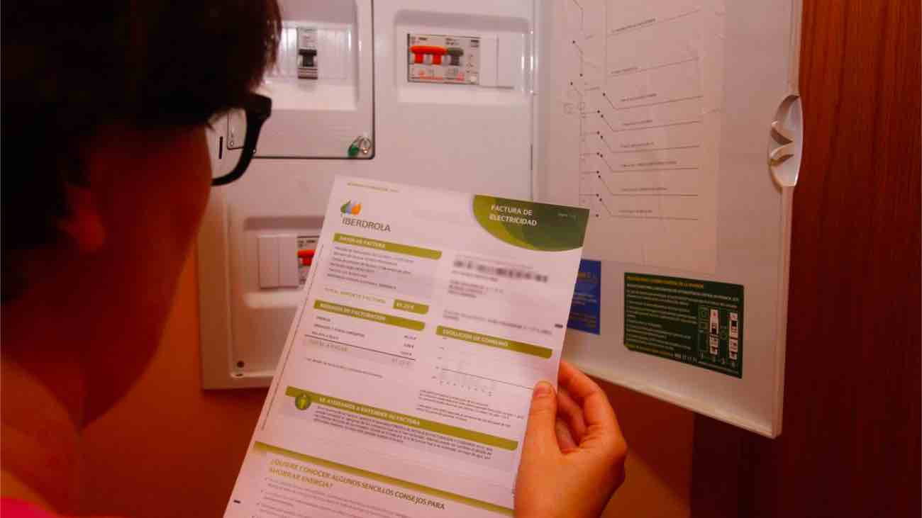 Polémica por la nueva factura de la luz 2021 a solo un día de entrar en vigor Polémica por la nueva factura de la luz 2021 a solo un día de entrar en vigor