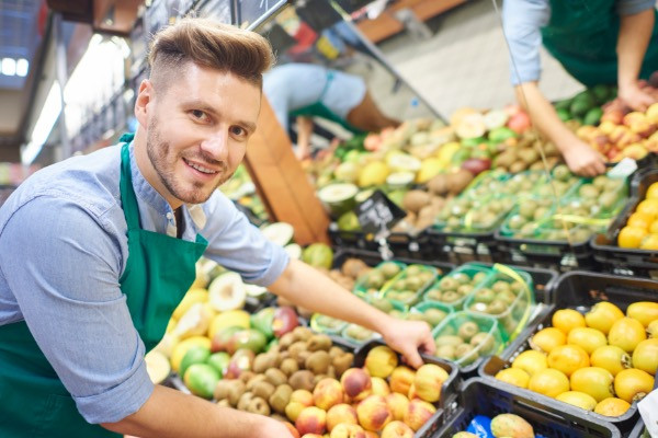 empleado de un supermercado