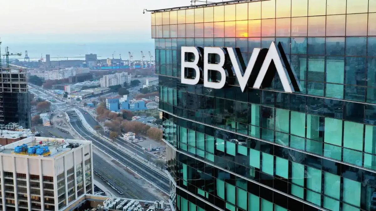El juez condena a BBVA por el cobro excesivo de intereses al Estado al pagar a proveedores El juez condena a BBVA por el cobro excesivo de intereses al Estado al pagar a proveedores