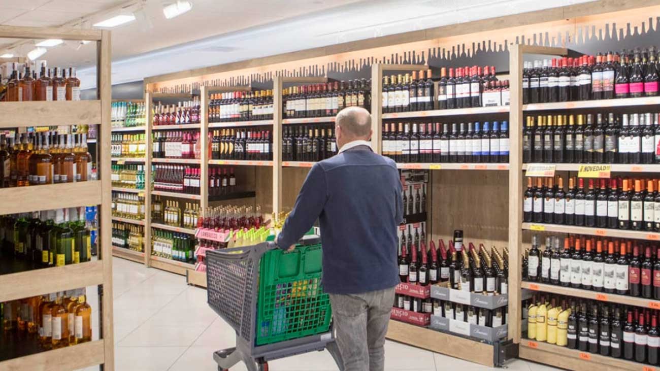 El vino azul de Mercadona: llega a tu mesa la nueva fantasía de Hacendado
