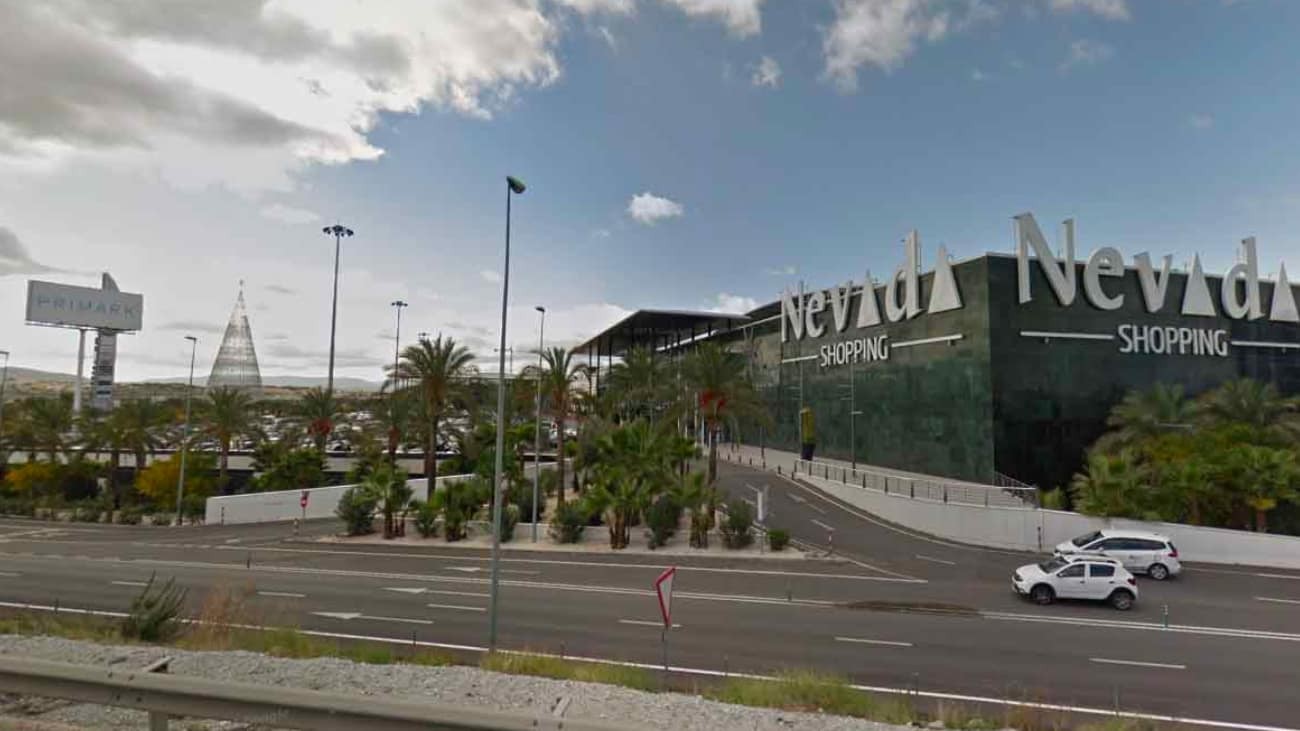 Centro Comercial Nevada de Granada publica una oferta para trabajar en Isla Tortuga