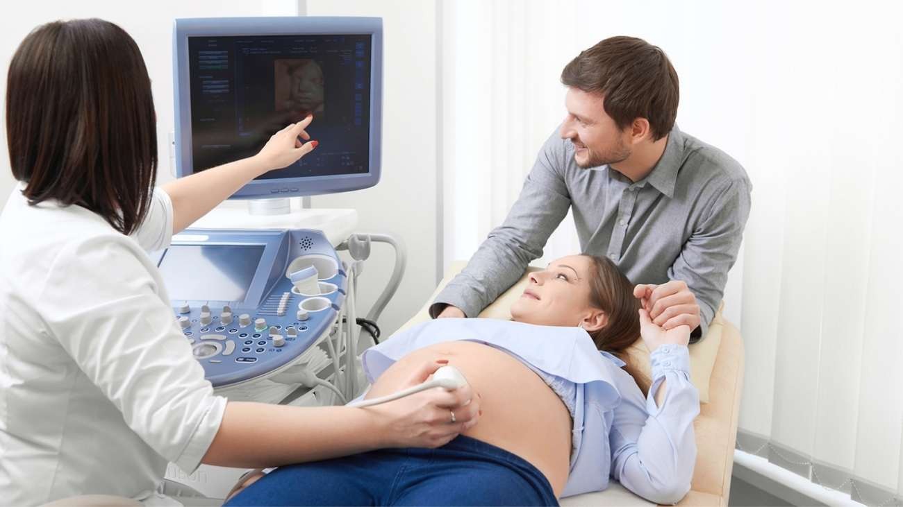 ¿Debe dejarme la empresa asistir a la realización de exámenes prenatales y técnicas de preparación al parto?