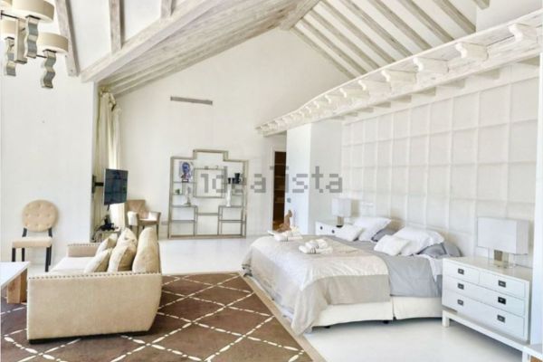 Dormitorio principal de la casa más vista en idealista