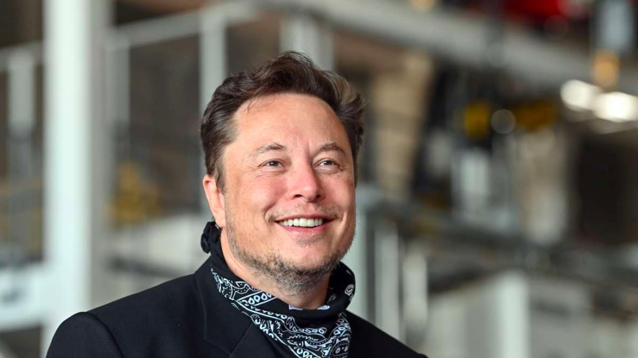 El fundador y CEO de Tesla, Elon Musk, alcanza la mayor ganancia en un solo día de trabajo con 31.000 millones de euros.