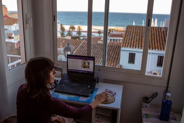 Mujer teletrabajo