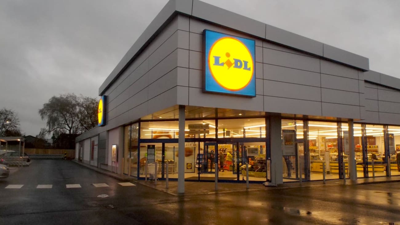 Lidl publica ofertas de empleo para la campaña de Navidad 2021-2022 Lidl publica 70 nuevas ofertas de empleo para diciembre de 2021 con sueldos de 1.323 euros al mes
