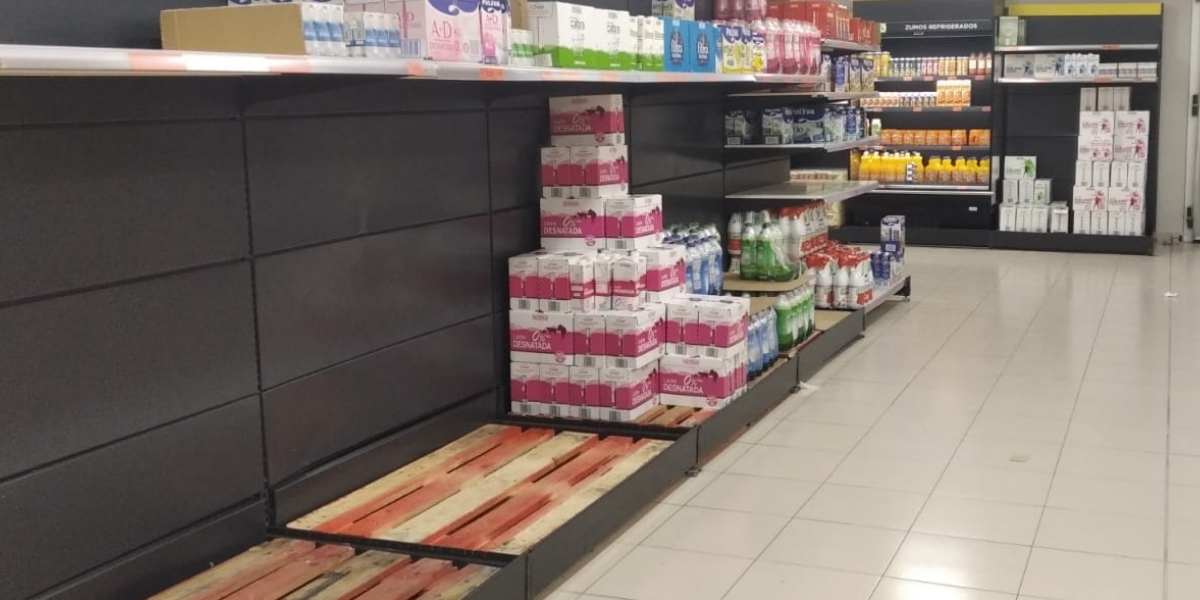 Las estanterías de una de las tiendas de Mercadona