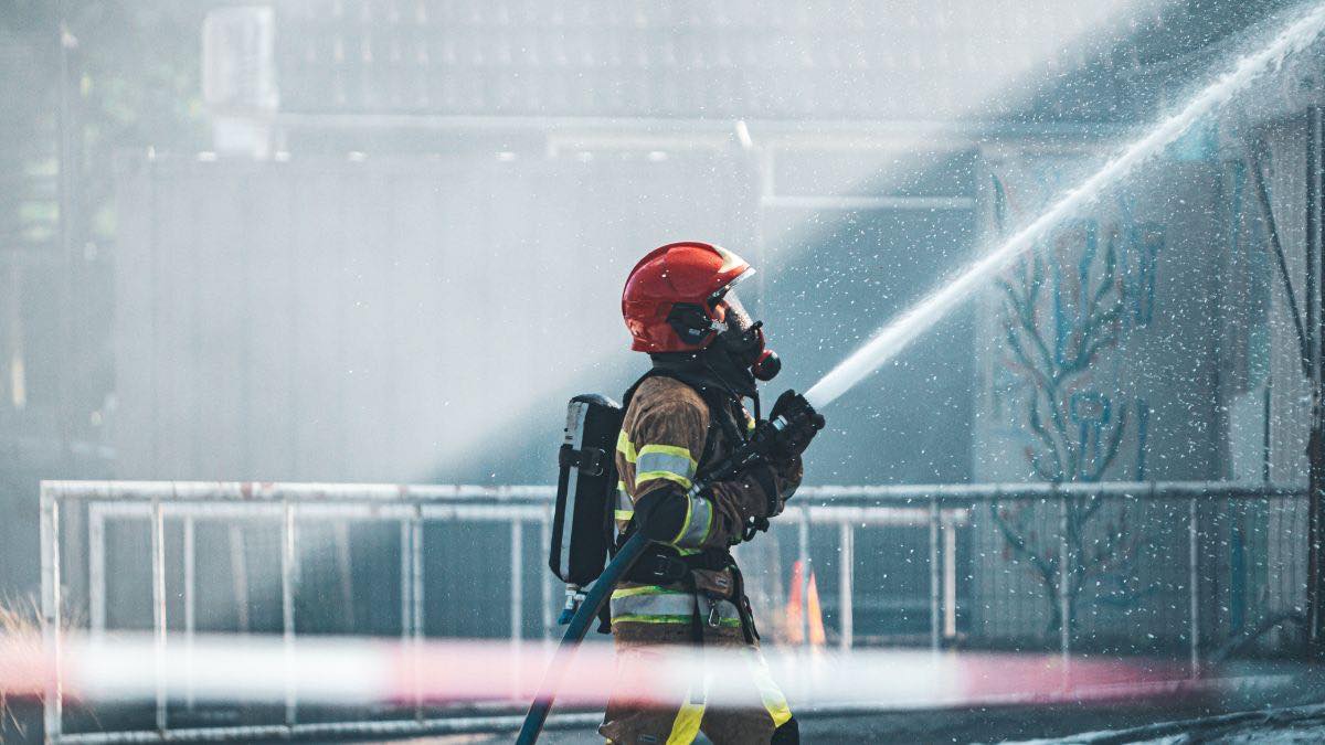 Bombero trabajando