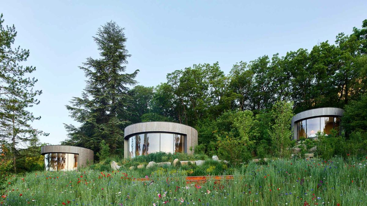 Varias casas prefabricadas circulares | LumiPod