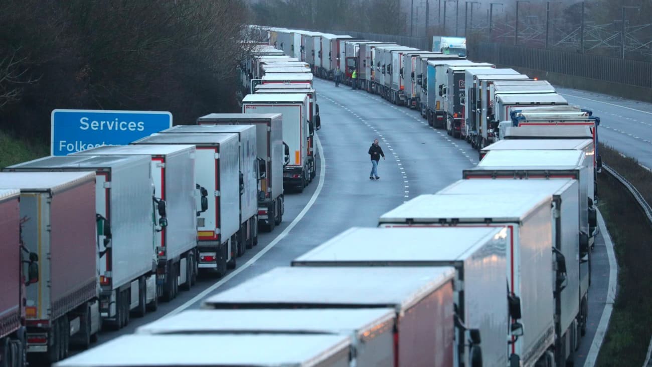 Las medidas propuestas por el gobierno de España son insuficientes El Gobierno, desesperado por frenar la huelga de transportistas en Navidad