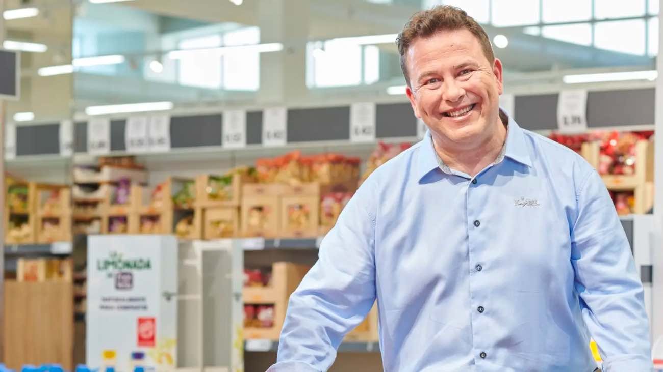 8,85 euros por cada hora trabajada en Lidl Lidl contrata a mayores de 45 años: estas son sus ofertas de empleo con sueldos de 1.300 euros