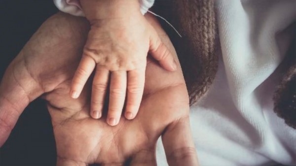 ¿Se puede renunciar al permiso de paternidad? La Seguridad Social lo aclara