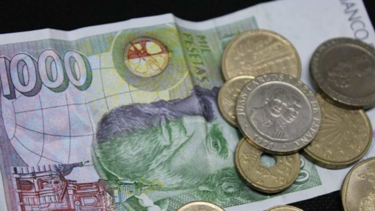 Existe una subasta para monetizarlas en euros Si tienes monedas y billetes de pesetas las puedes vender por más de 2.000 euros