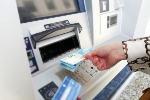 Cajero dinero